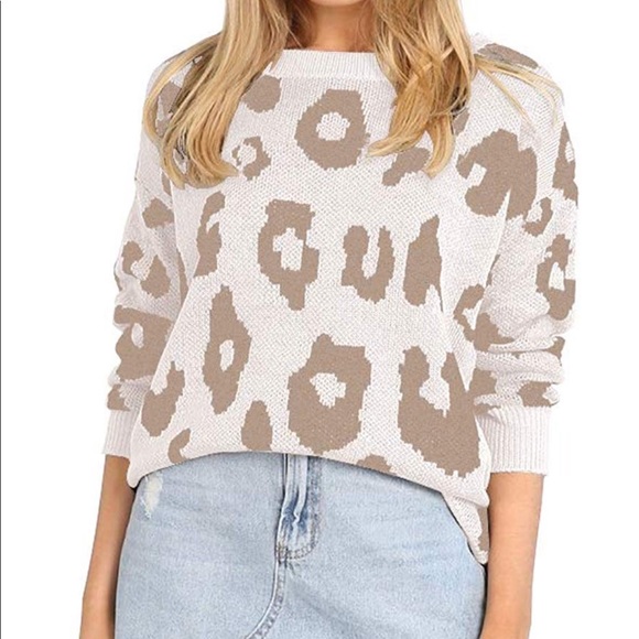 Boutique | Leopard Scattered Print Sweater - Picture 2 of 8